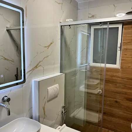 Taraj Apartment *