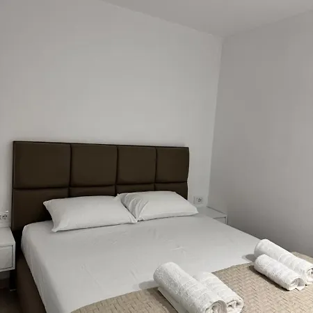 Apartment Taraj *